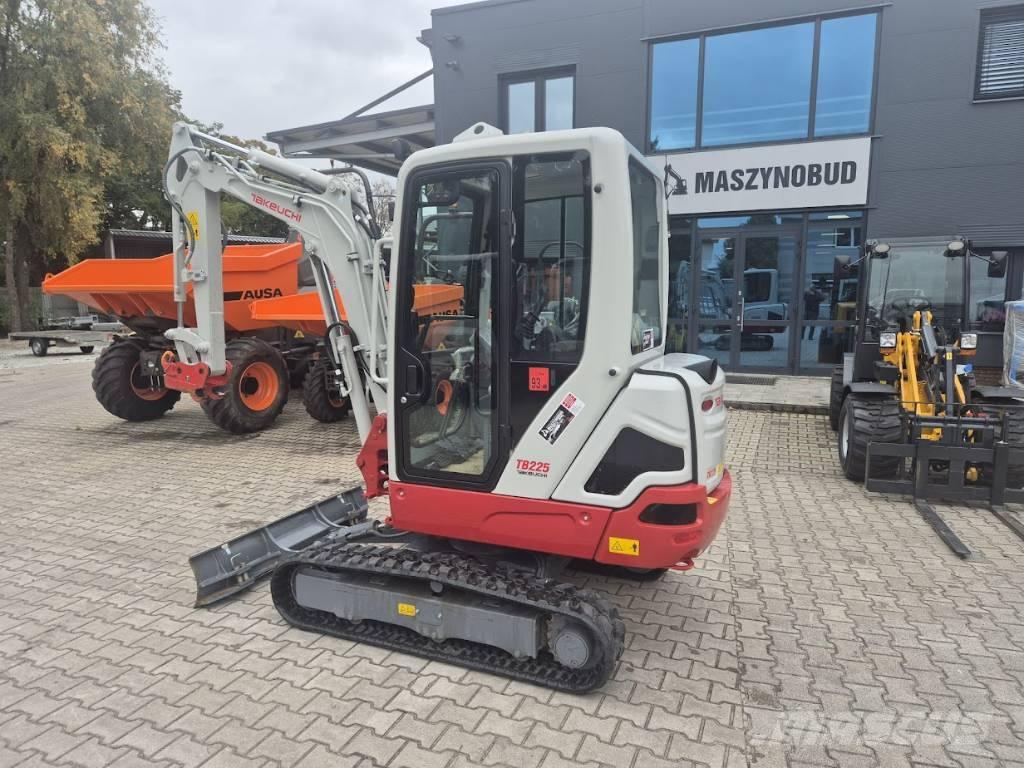 Takeuchi TB225 V0B Mini Escavadoras <7t