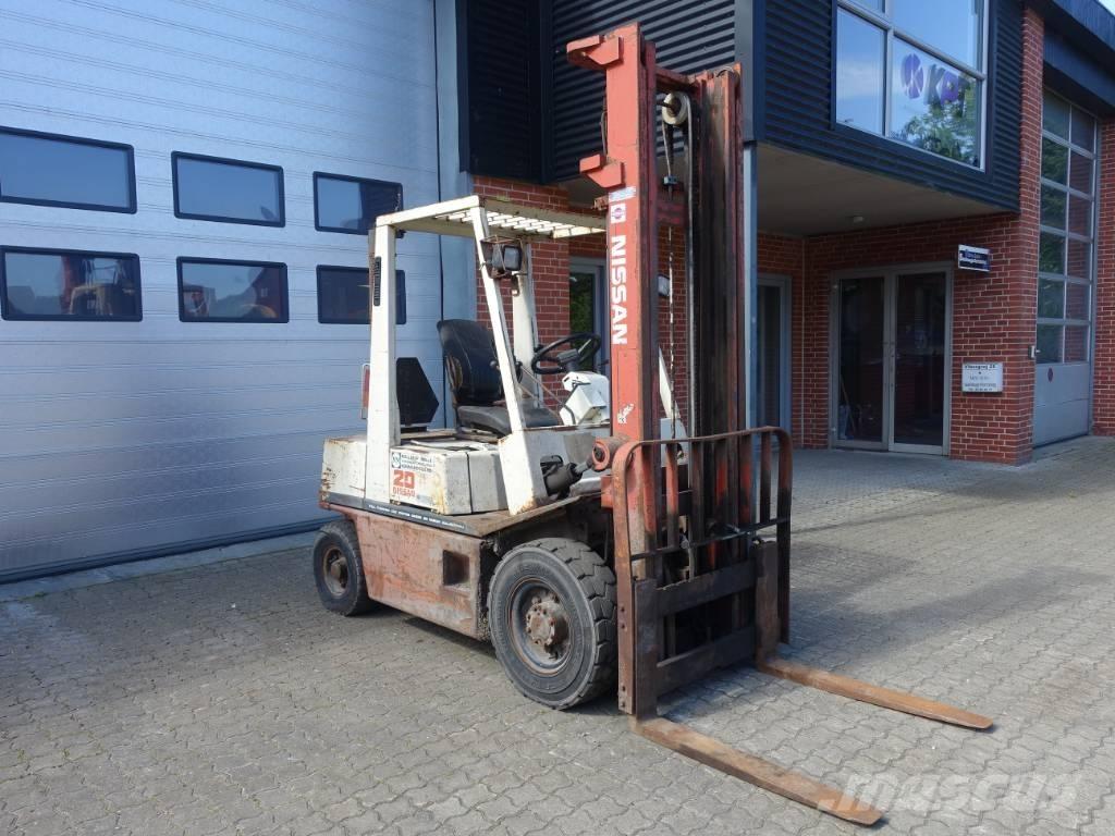 Nissan EH 02 A 20U Empilhadores Diesel