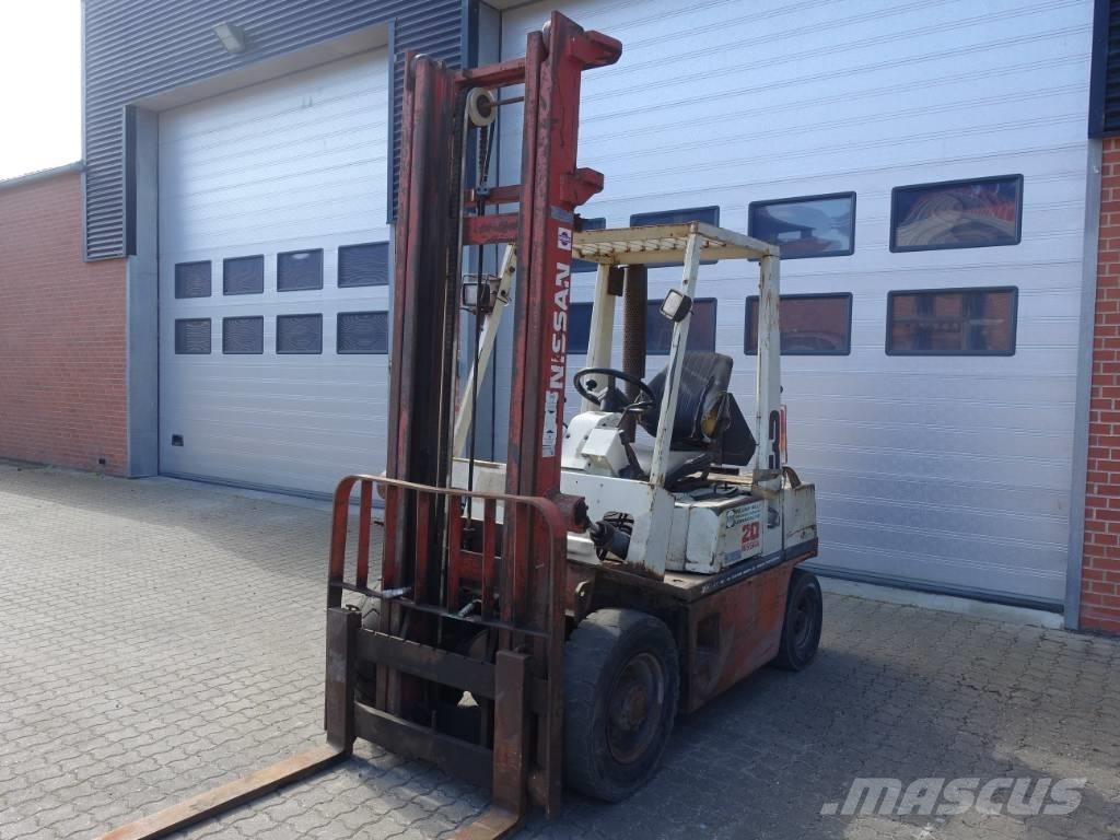 Nissan EH 02 A 20U Empilhadores Diesel