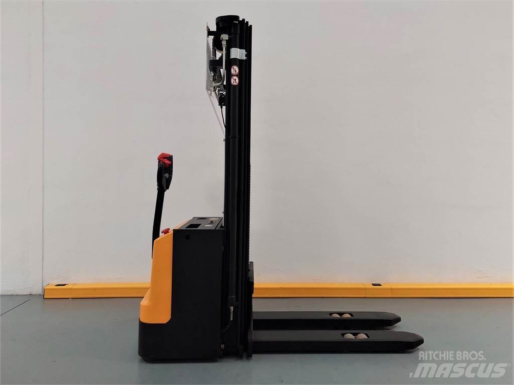  WSA161L Empilhador para operador externo