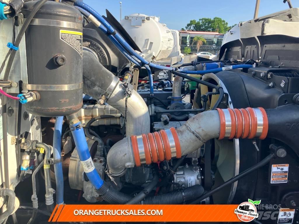 Peterbilt 337 Camiões de caixa fechada