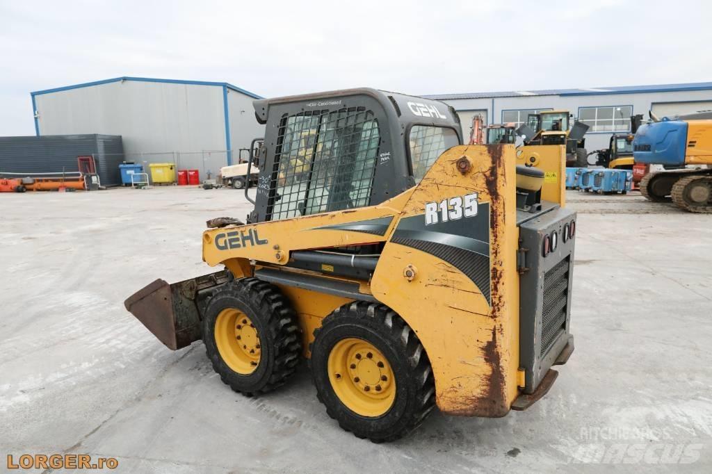 Gehl R 135 Carregadoras de direcção deslizante