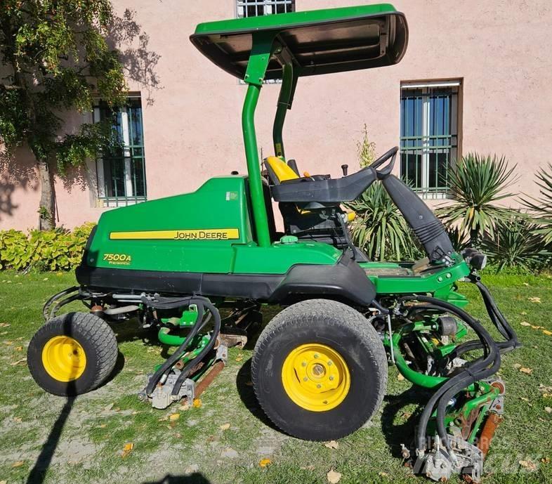 John Deere 7500 A Corta-Relvas Fairway