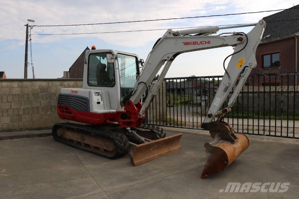 Takeuchi TB 250 Mini Escavadoras <7t