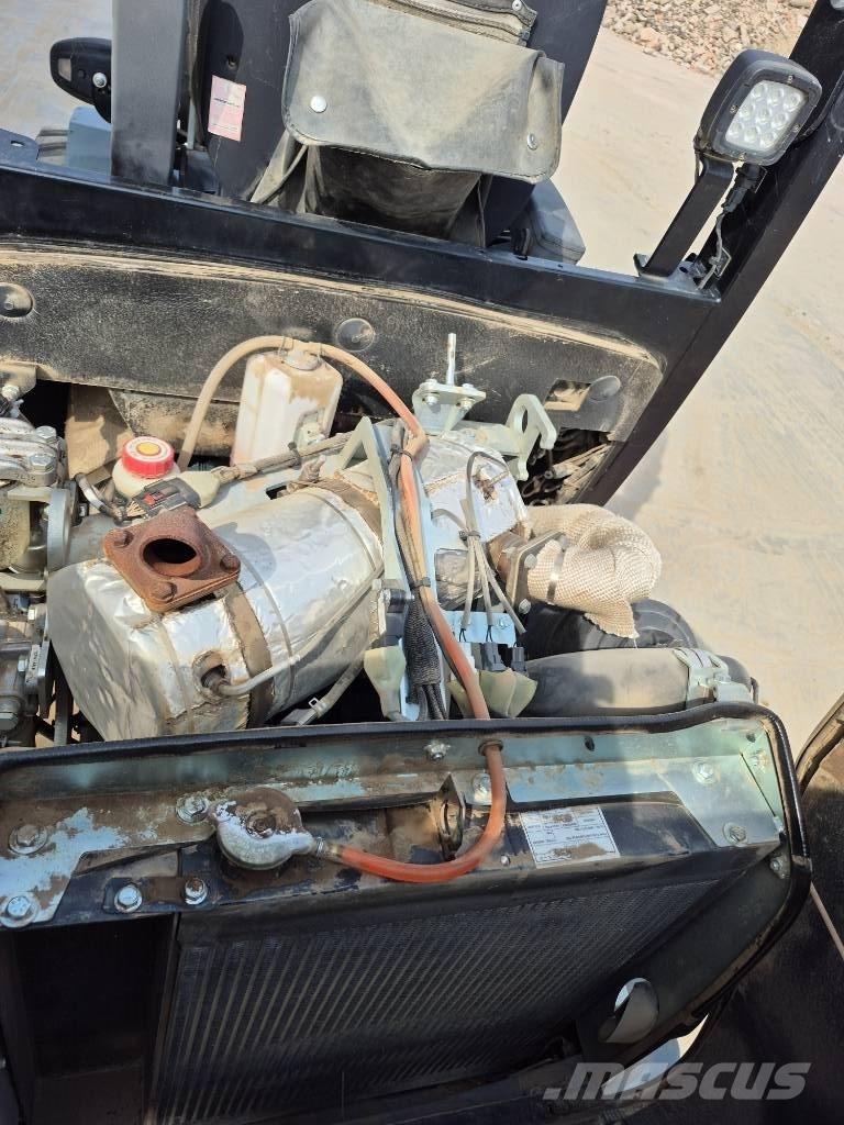 GiANT V 452 T HD Mini carregadoras