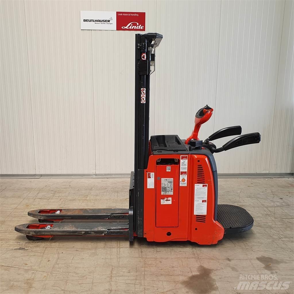 Linde D12AP Empilhador para operador externo