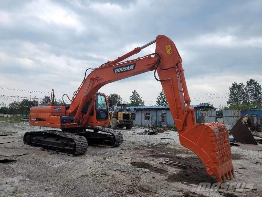 Doosan DX 225 LC Escavadoras de rastos