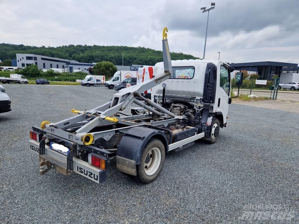 Isuzu N-Series Carrinhas de caixa fechada