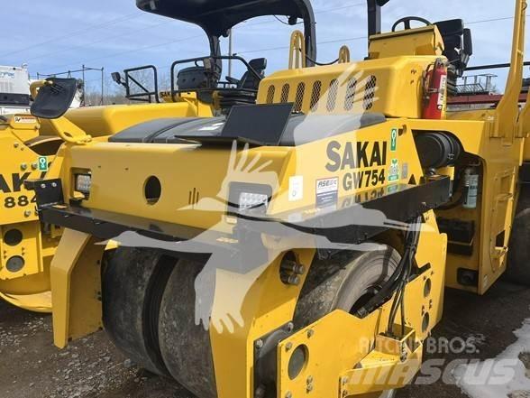 Sakai GW754 Cilindros Compactadores de pneus