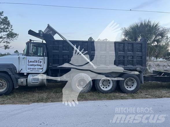 Mack RD688S Camiões basculantes