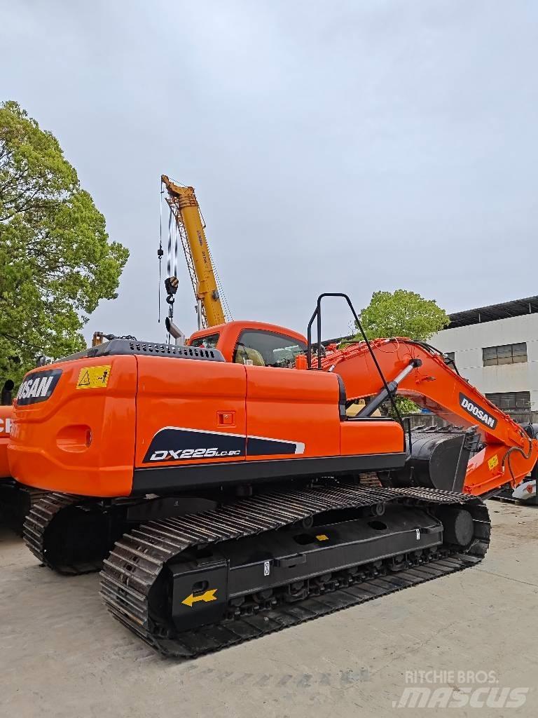 Doosan DX 225 LC Escavadoras de rastos