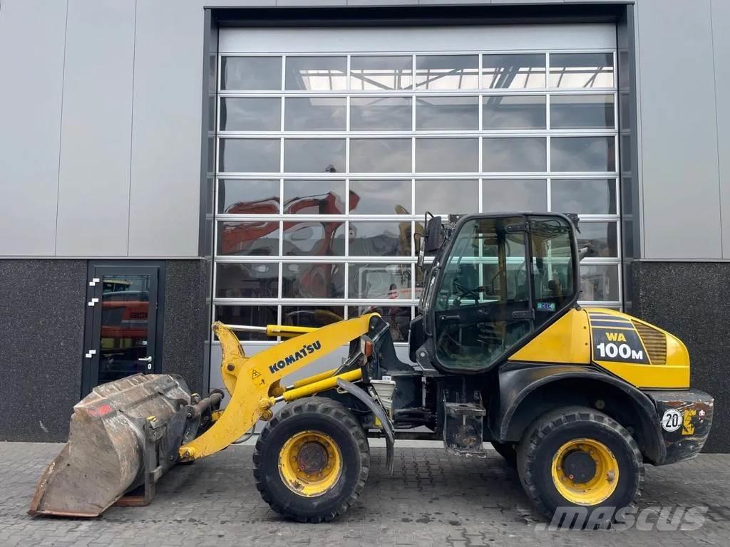 Komatsu WA100 Pás carregadoras de rodas