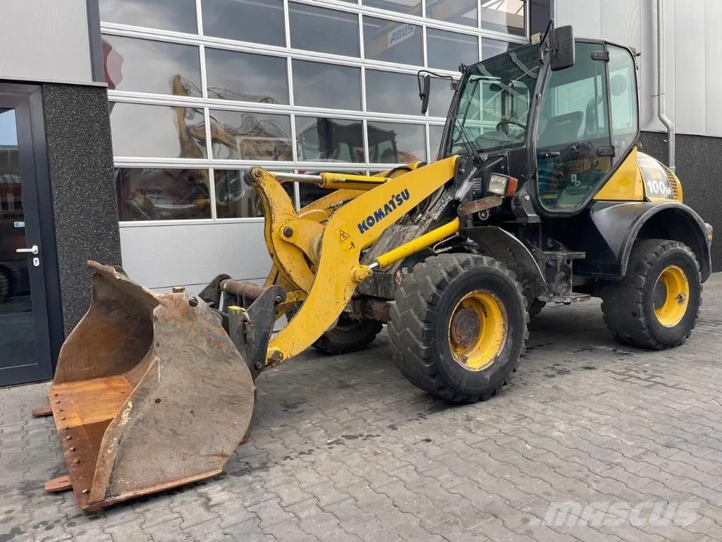 Komatsu WA100 Pás carregadoras de rodas