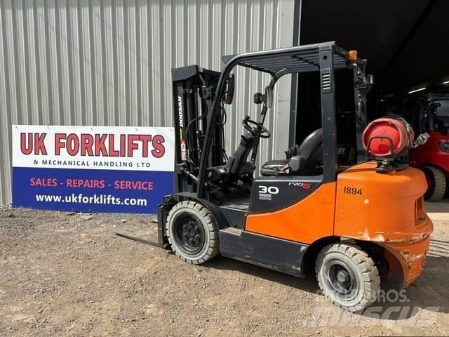 Doosan G 30 E-5 Empilhadores a gás
