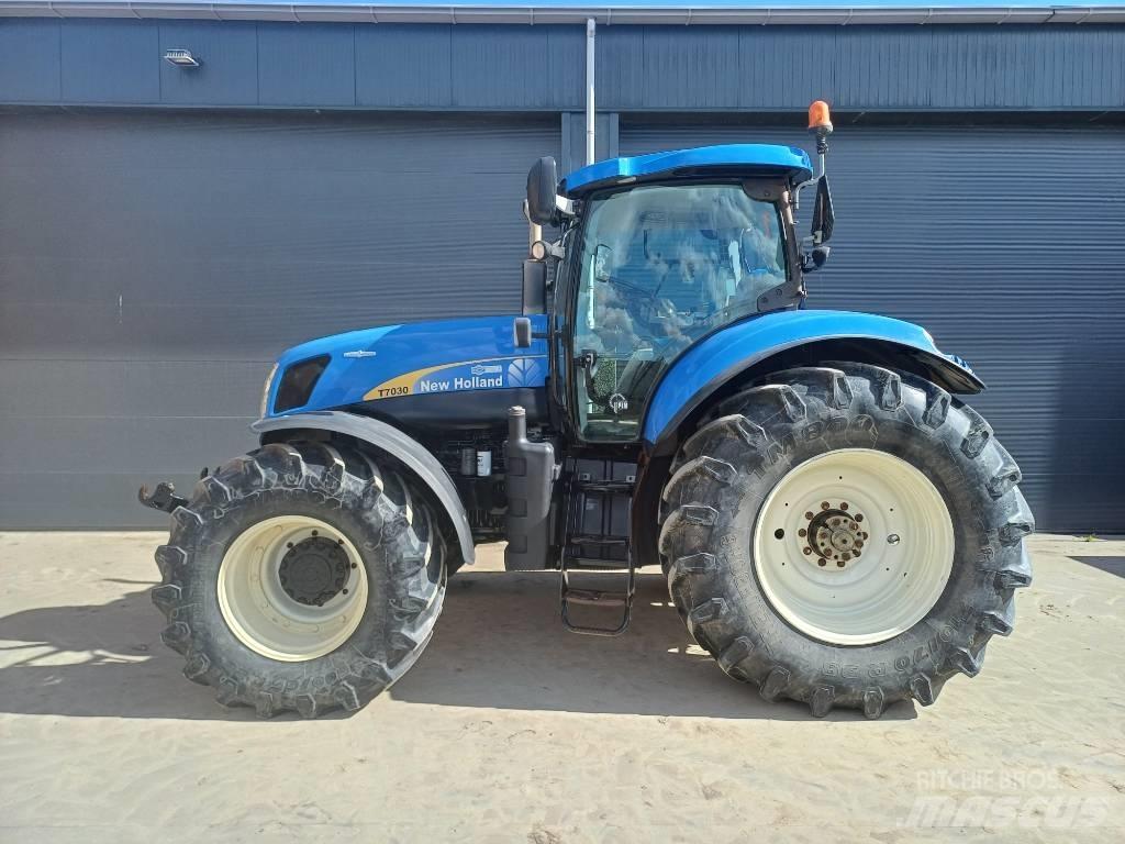 New Holland T7030AC Tratores Agrícolas usados