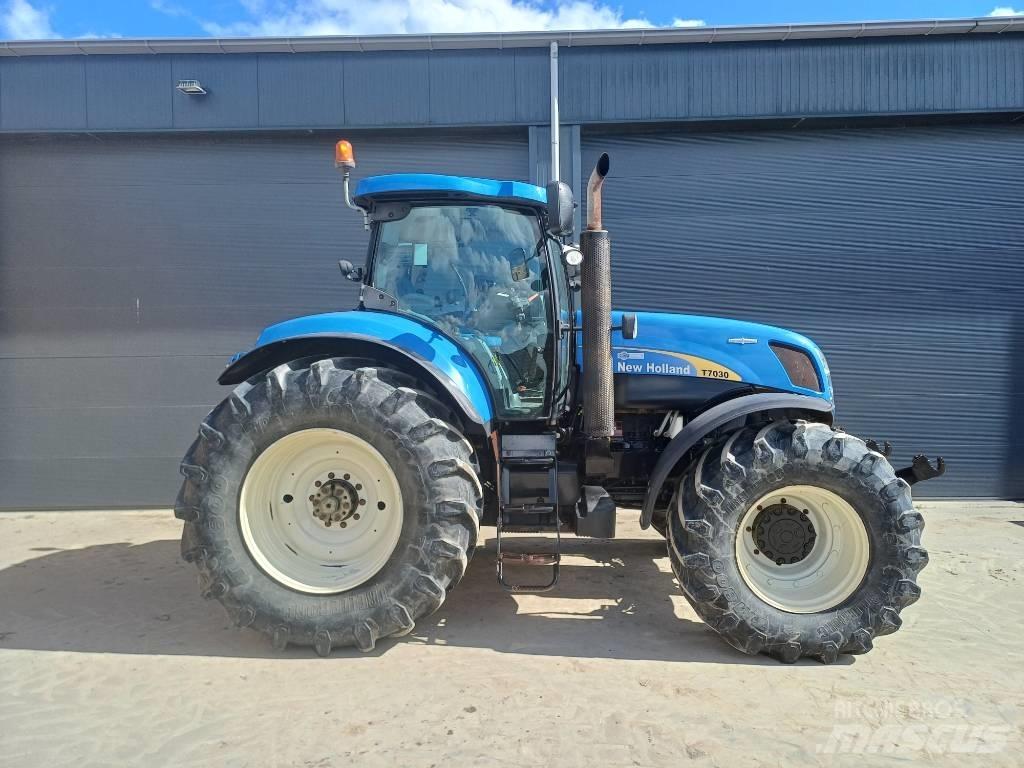 New Holland T7030AC Tratores Agrícolas usados