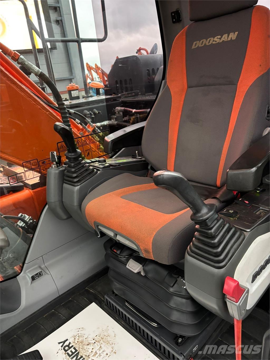 Doosan DX160LC-5 Escavadoras de rastos