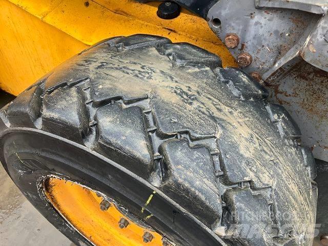JCB 225 Carregadoras de direcção deslizante
