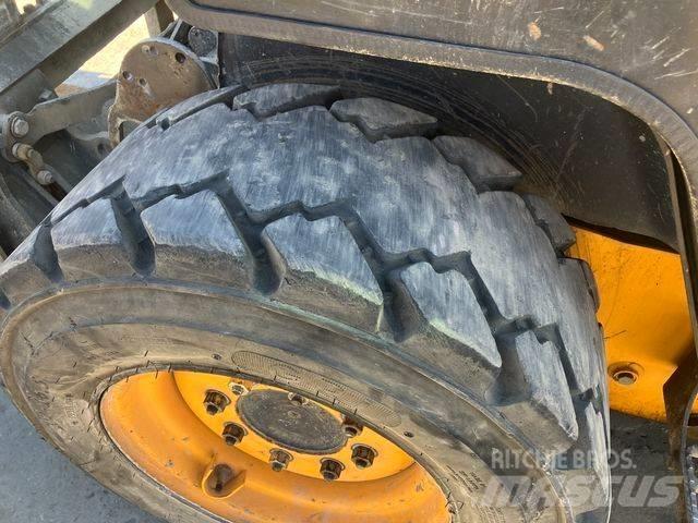 JCB 225 Carregadoras de direcção deslizante