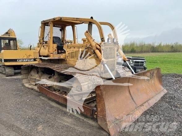 Komatsu D65P-7 Dozers - Tratores rastos