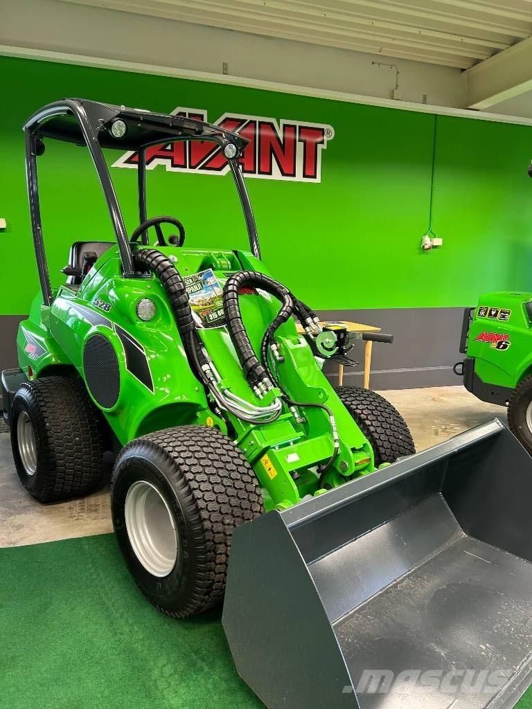 Avant 528 Carregadoras de direcção deslizante