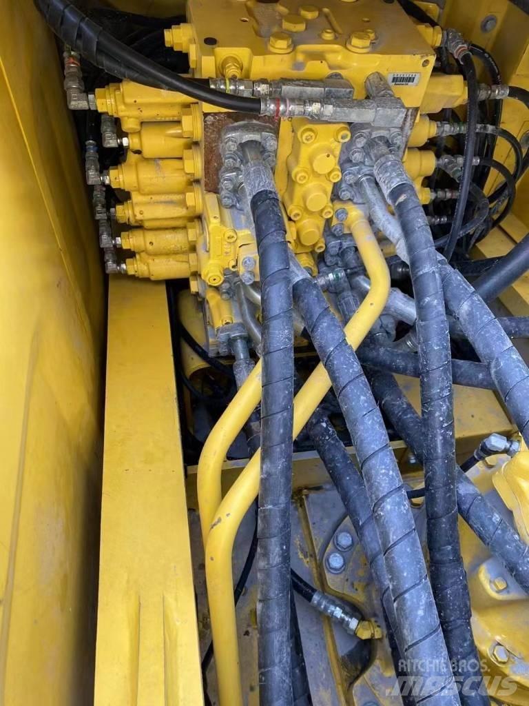 Komatsu 240LC-8 Escavadoras de rastos