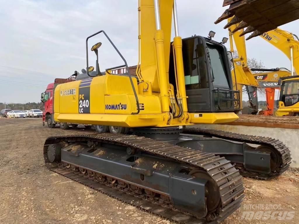 Komatsu 240LC-8 Escavadoras de rastos