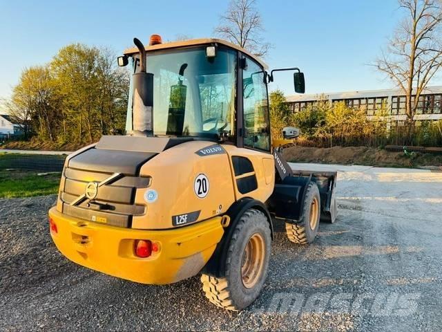 Volvo L25FZ Carregadoras de direcção deslizante