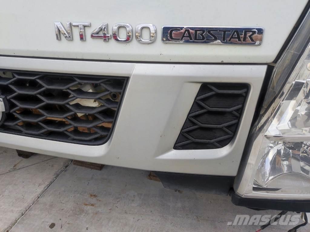 Nissan NT 400 Cabines e interior