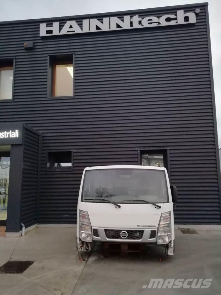 Nissan NT 400 Cabines e interior