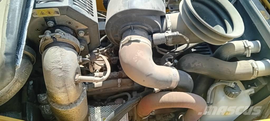 Komatsu WB 93 S-8 Retroescavadoras