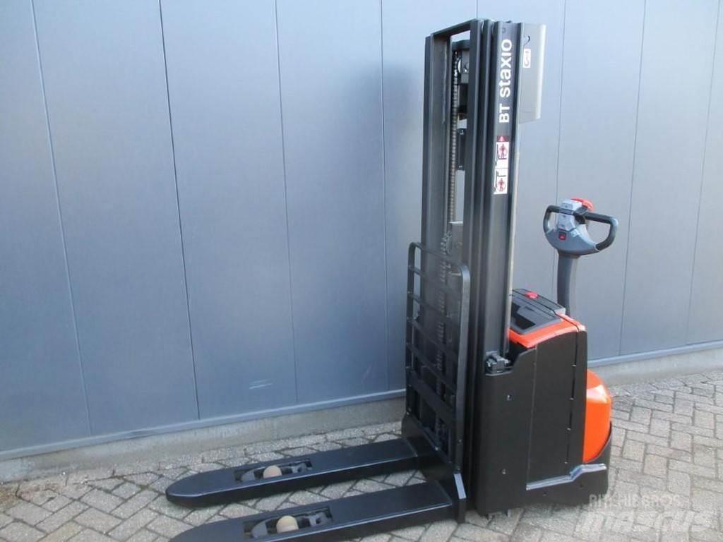 BT SWE 140L Empilhador para operador externo
