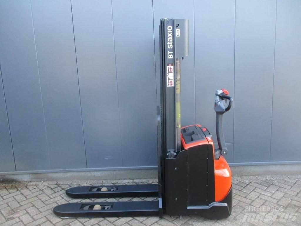 BT SWE 140L Empilhador para operador externo