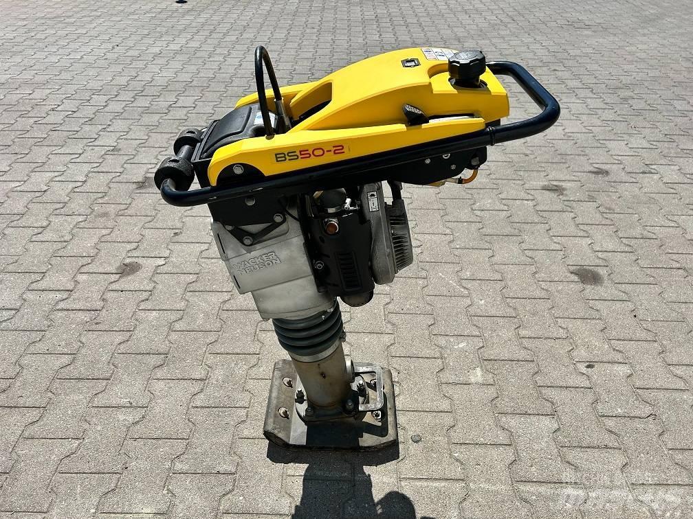 Wacker Neuson BS50-2 Saltitões