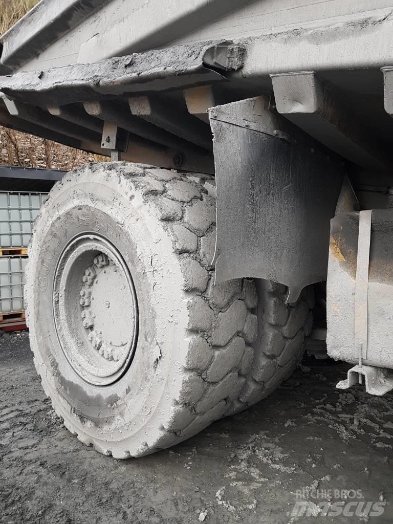 Komatsu HD 465-5 Camiőes dumper basculantes rígidos