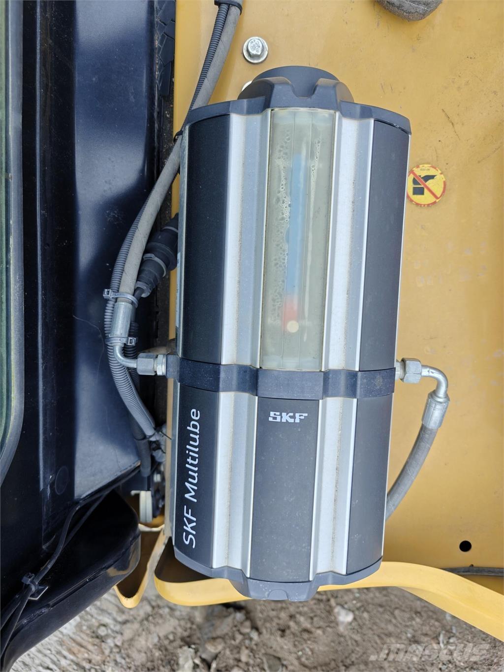 CAT 323 Escavadoras de rastos