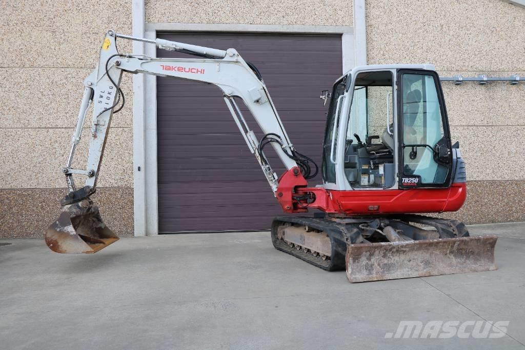 Takeuchi TB 250 Mini Escavadoras <7t