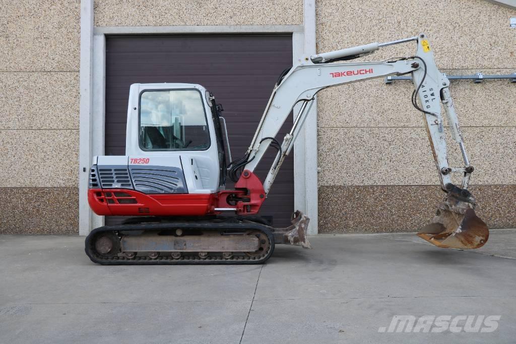 Takeuchi TB 250 Mini Escavadoras <7t