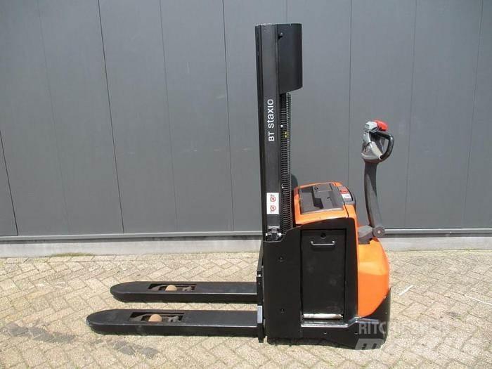 Toyota SWE 120L Empilhador para operador externo