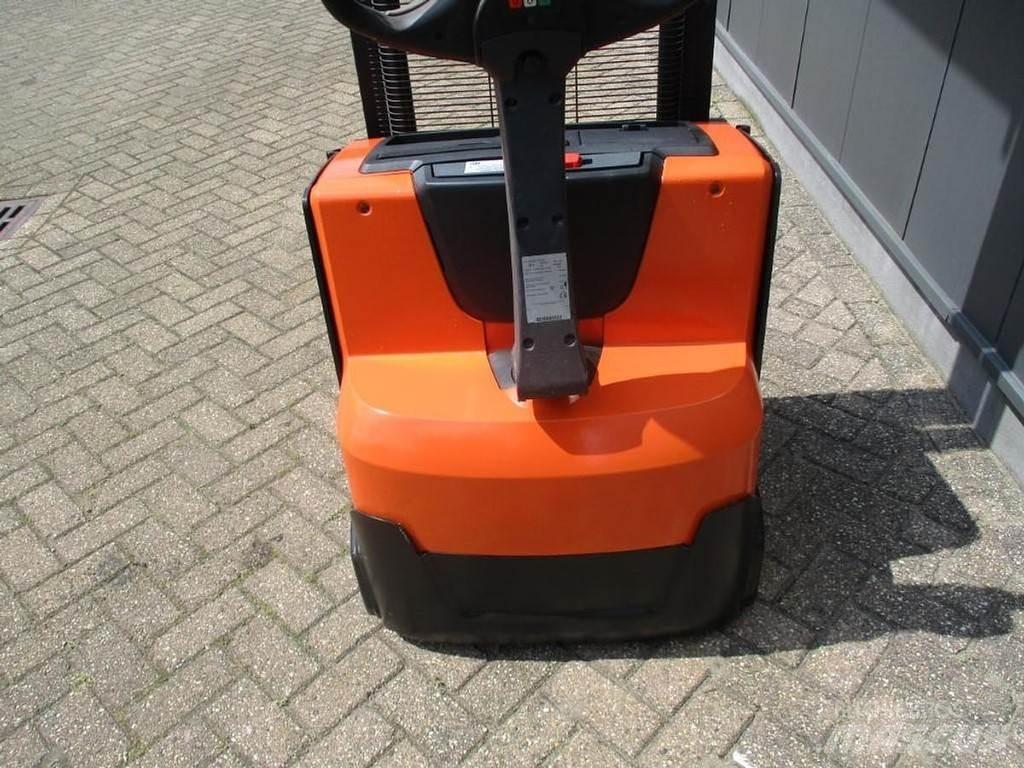 Toyota SWE 120L Empilhador para operador externo