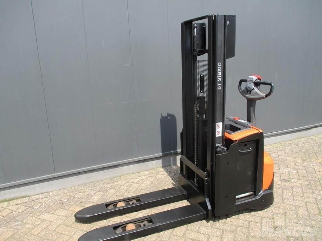 Toyota SWE 120L Empilhador para operador externo