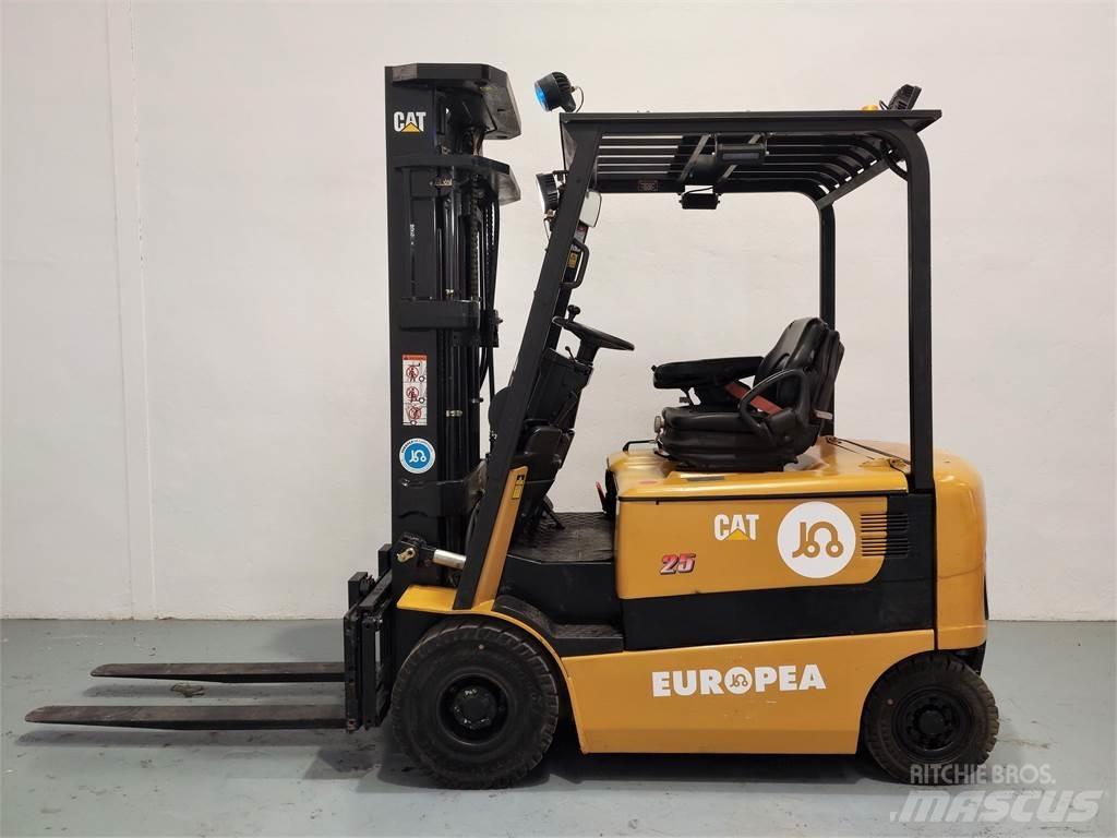CAT EP25K PAC Empilhadores eléctricos