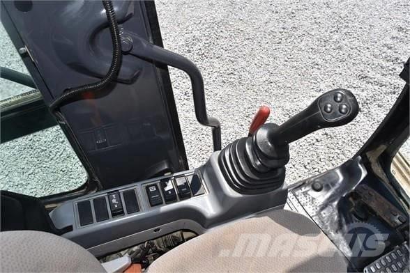 Hitachi ZX 135 Escavadoras de rastos