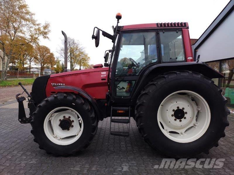 Valtra 6850 Tratores Agrícolas usados