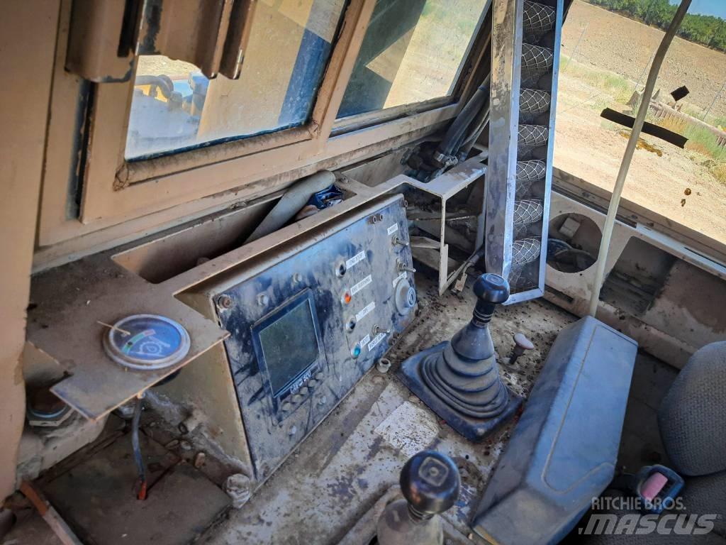 Komatsu D 375-1 Dozers - Tratores rastos