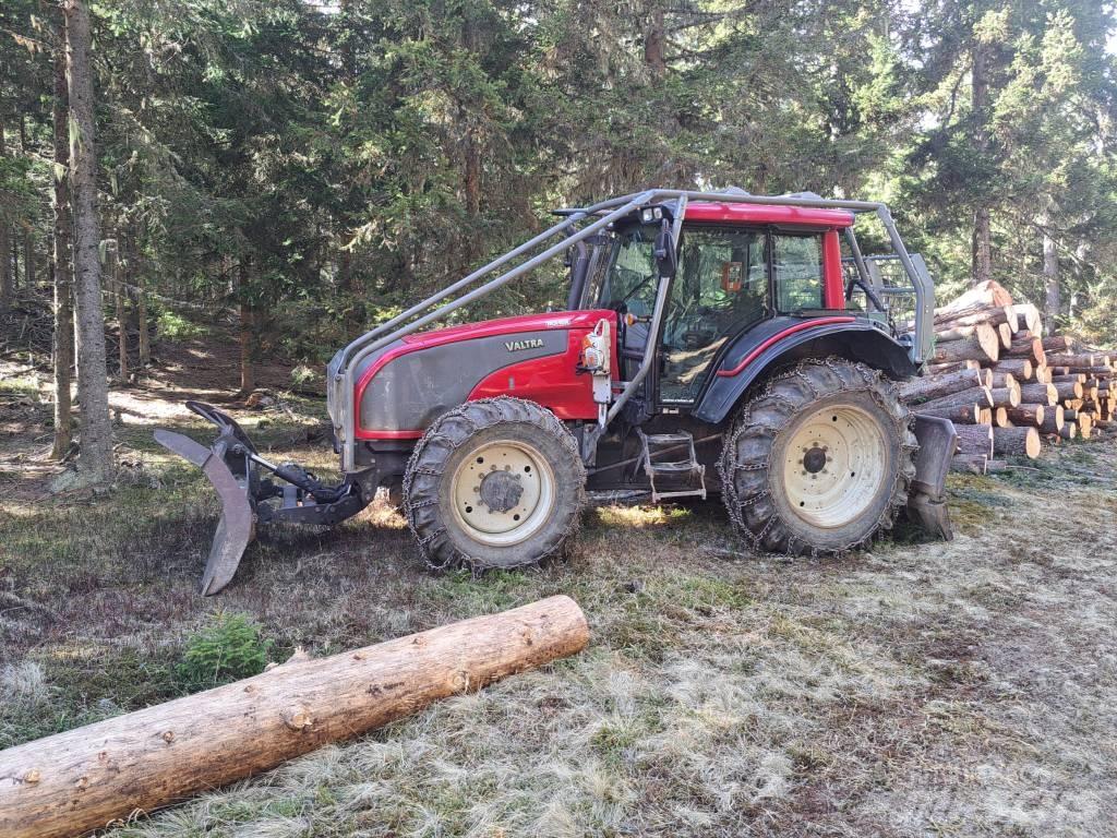 Valtra T 151 Tratores Agrícolas usados