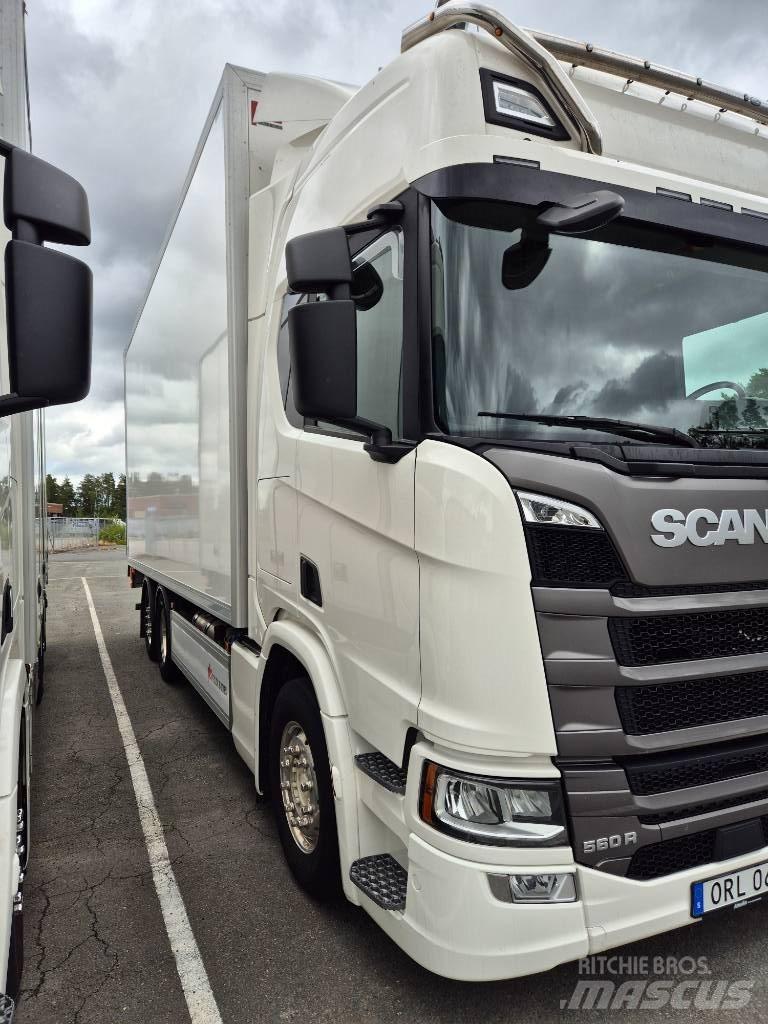 Scania 560R Camiões de caixa fechada