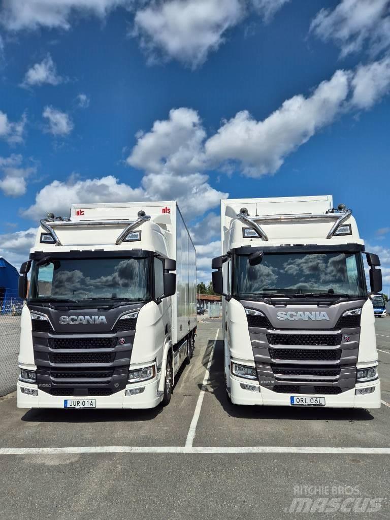 Scania 560R Camiões de caixa fechada