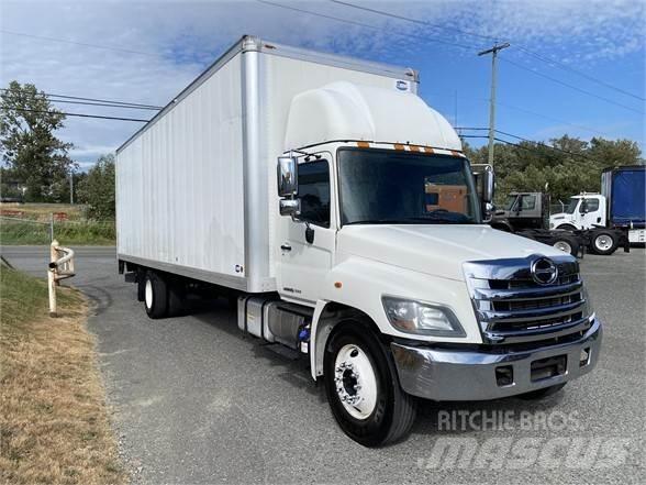 Hino 338 Camiões de caixa fechada