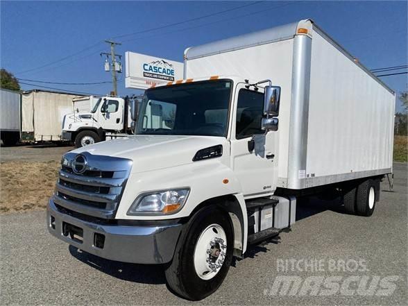 Hino 338 Camiões de caixa fechada
